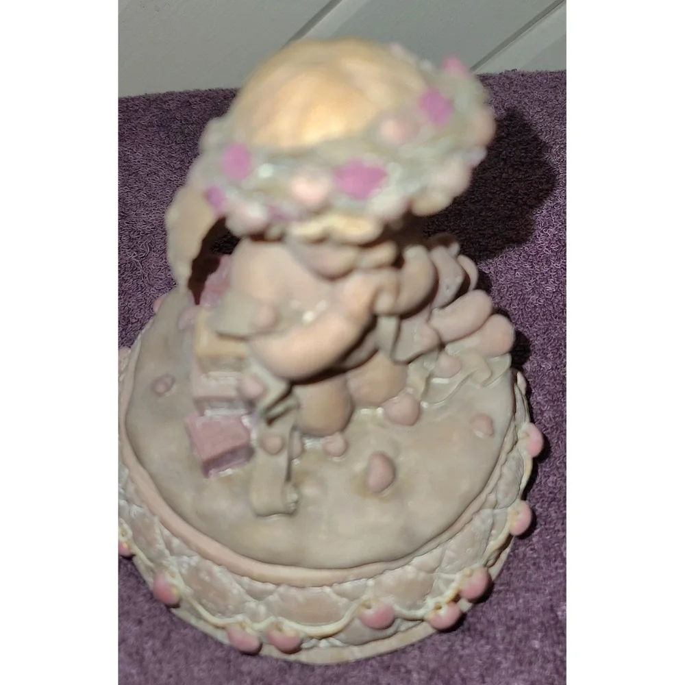 Vintage 1993 Musical Heavenly Angel Wind Up Music Box WBI Inc Cherub Rabbit